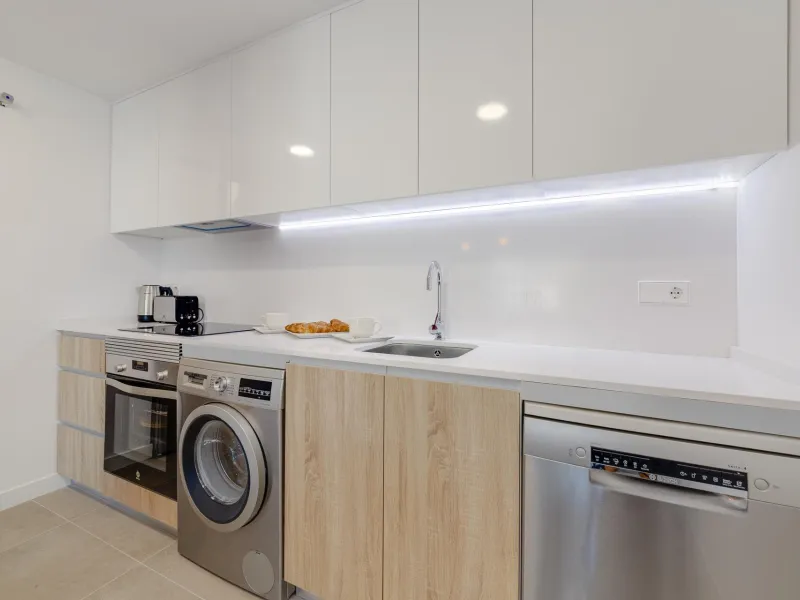 SPECTACULAR NEW LARGE APARTMENT WITH SEA AND MOUNTAIN VIEWS IN CALPE