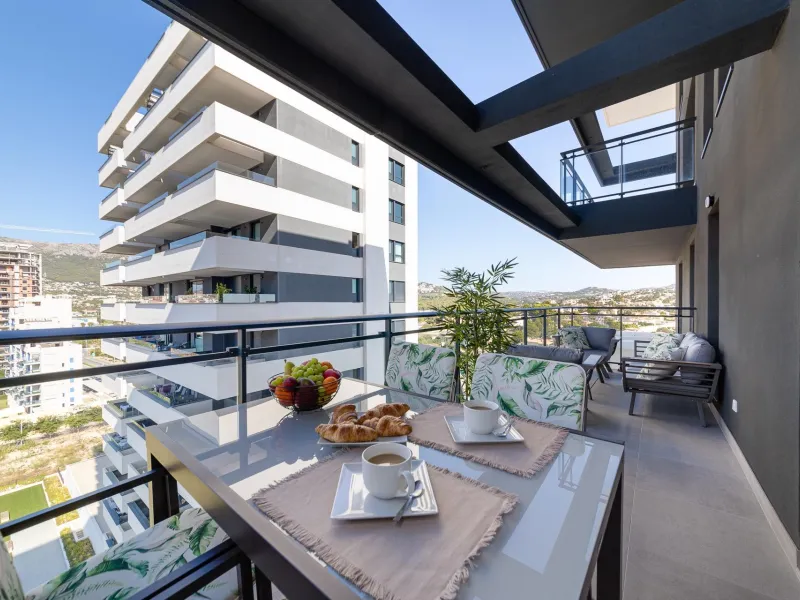 SPECTACULAR NEW LARGE APARTMENT WITH SEA AND MOUNTAIN VIEWS IN CALPE
