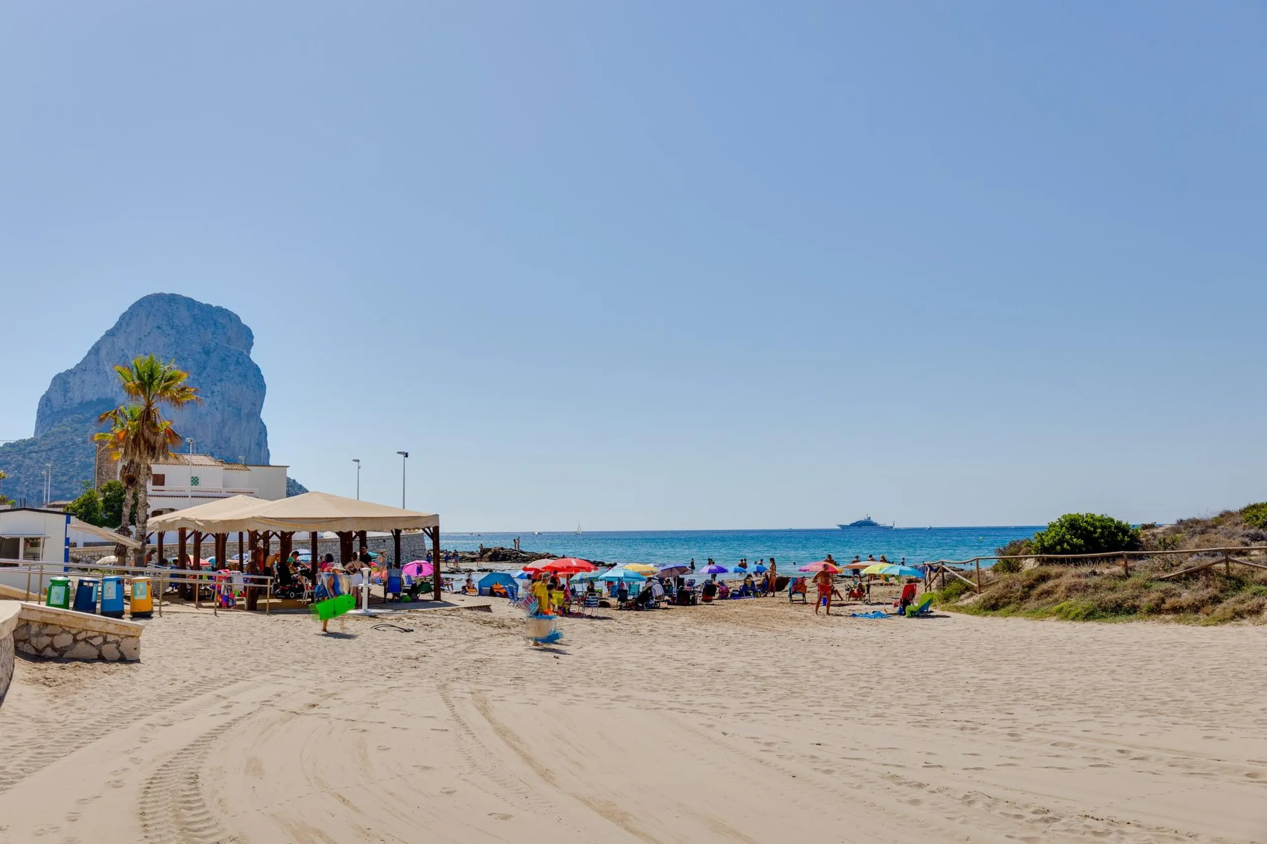 SPECTACULAR NEW LARGE APARTMENT WITH SEA AND MOUNTAIN VIEWS IN CALPE