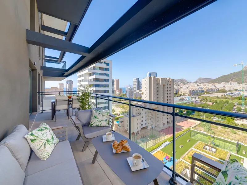 SPECTACULAR NEW LARGE APARTMENT WITH SEA AND MOUNTAIN VIEWS IN CALPE