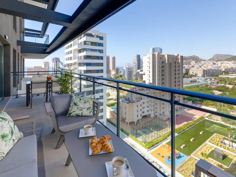 SPECTACULAR NEW LARGE APARTMENT WITH SEA AND MOUNTAIN VIEWS IN CALPE