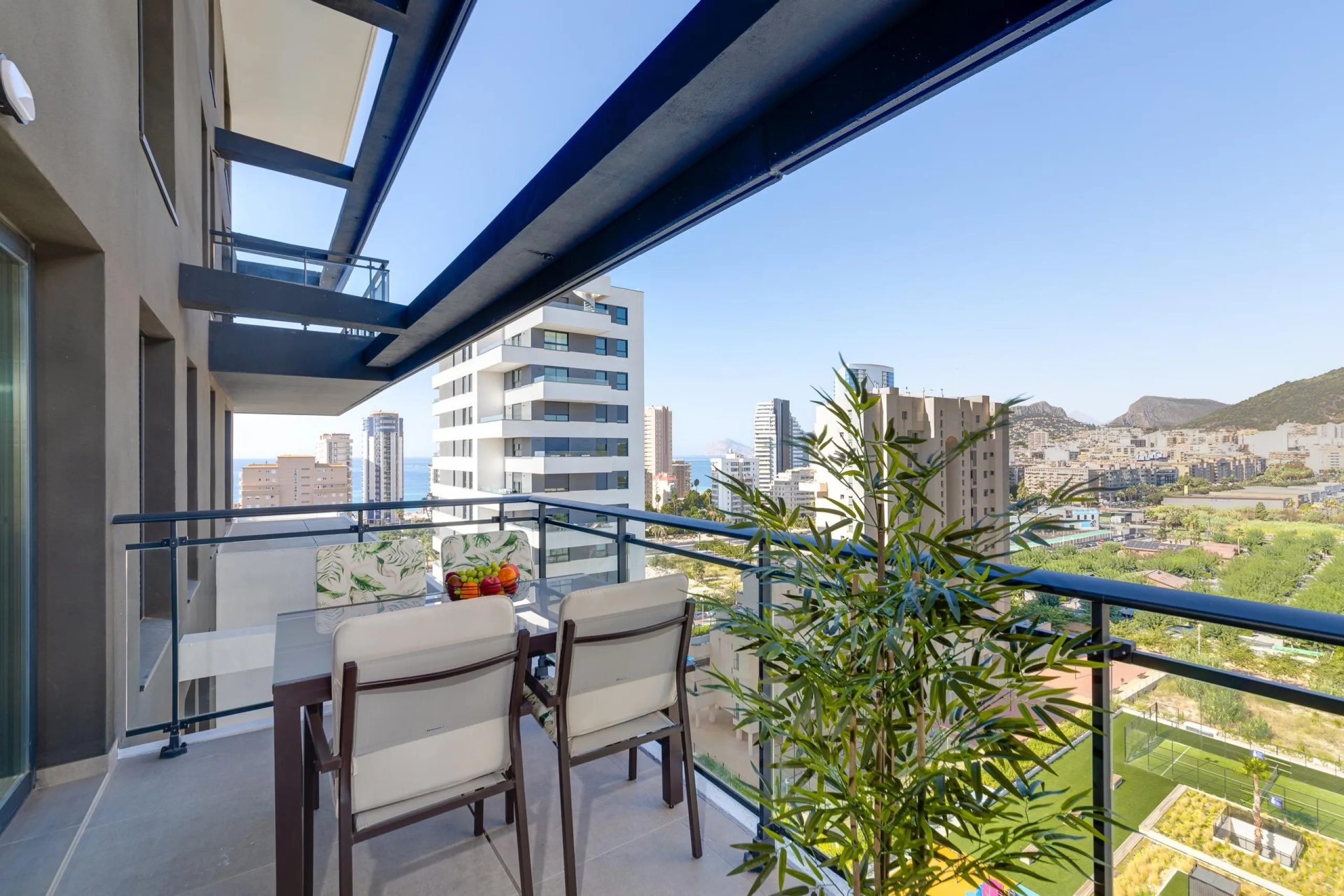 SPECTACULAR NEW LARGE APARTMENT WITH SEA AND MOUNTAIN VIEWS IN CALPE