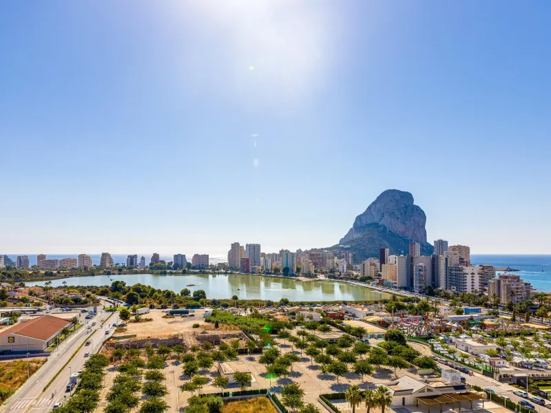 SPECTACULAR NEW LARGE APARTMENT WITH SEA AND MOUNTAIN VIEWS IN CALPE