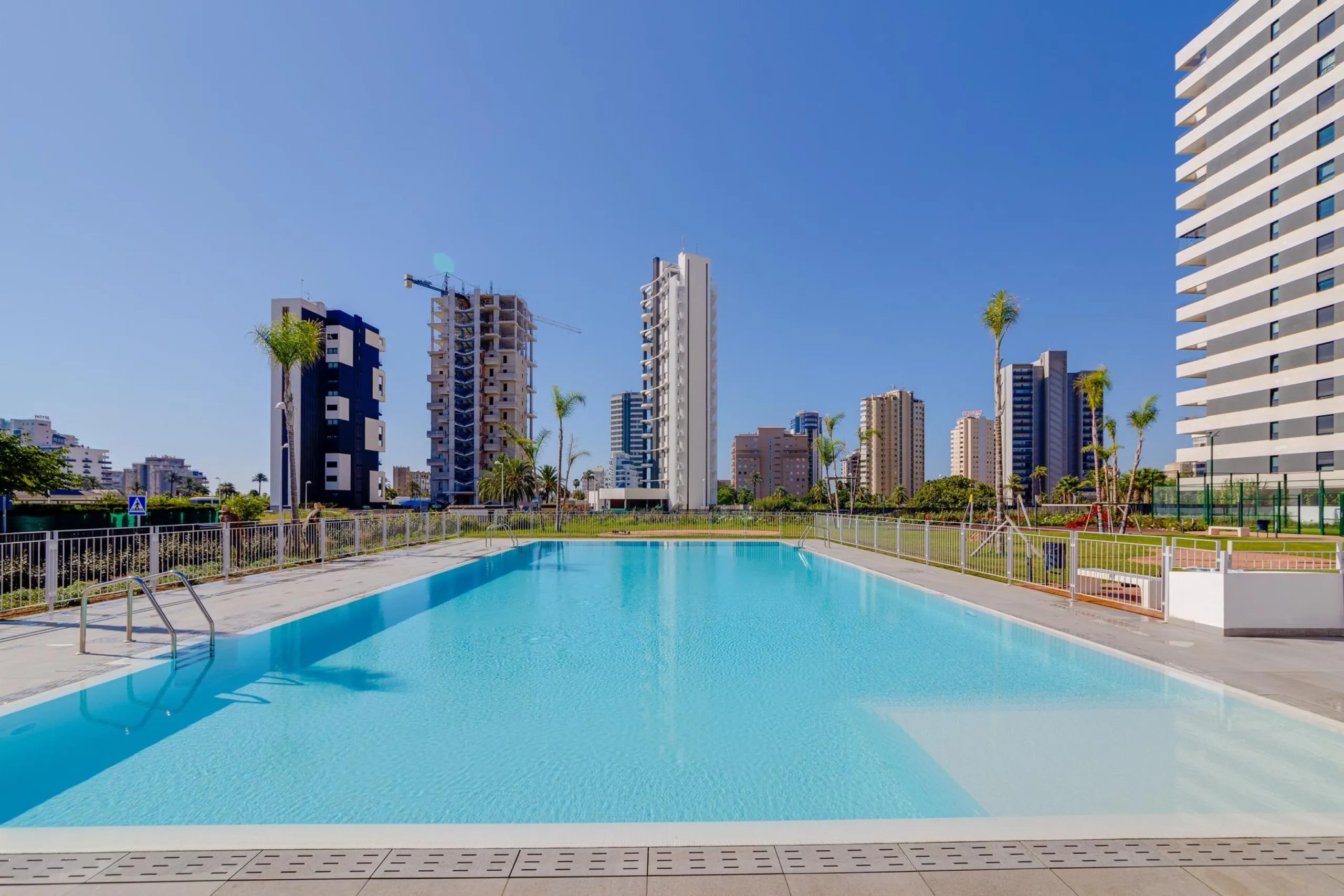 SPECTACULAR NEW LARGE APARTMENT WITH SEA AND MOUNTAIN VIEWS IN CALPE