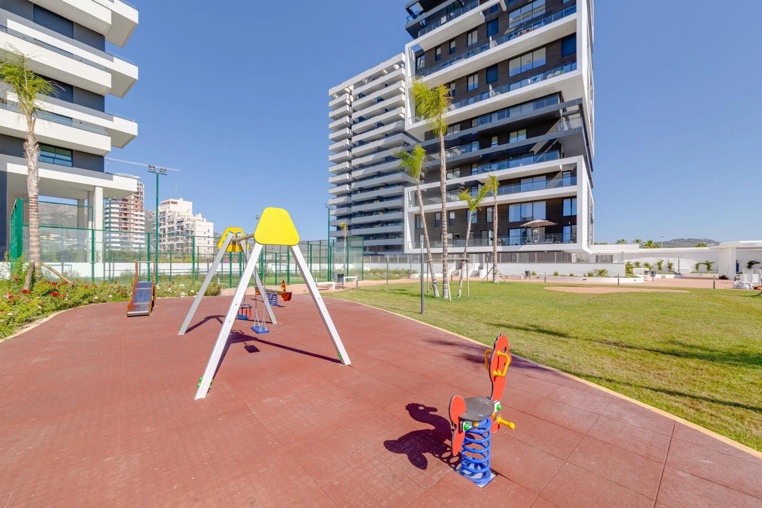 SPECTACULAR NEW LARGE APARTMENT WITH SEA AND MOUNTAIN VIEWS IN CALPE