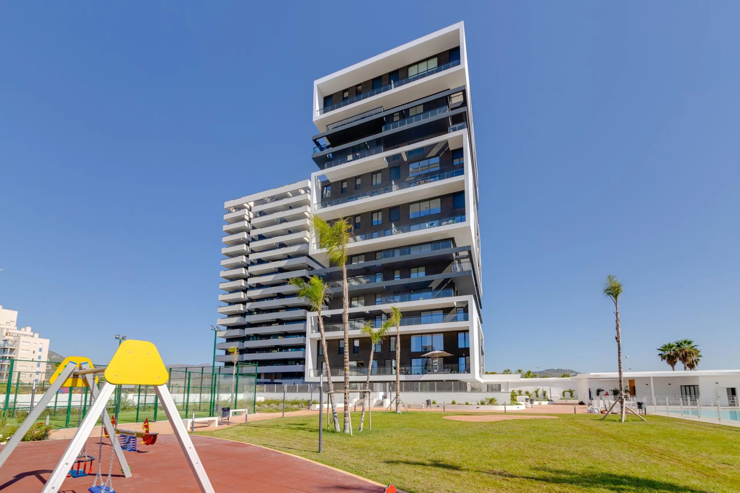 SPECTACULAR NEW LARGE APARTMENT WITH SEA AND MOUNTAIN VIEWS IN CALPE