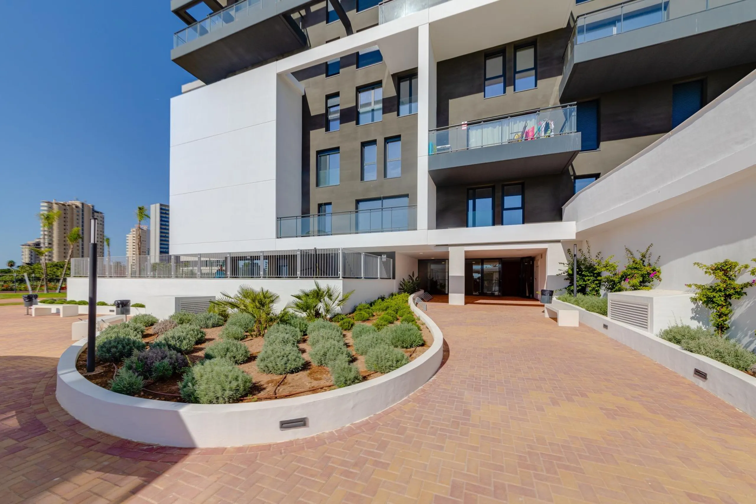 SPECTACULAR NEW LARGE APARTMENT WITH SEA AND MOUNTAIN VIEWS IN CALPE