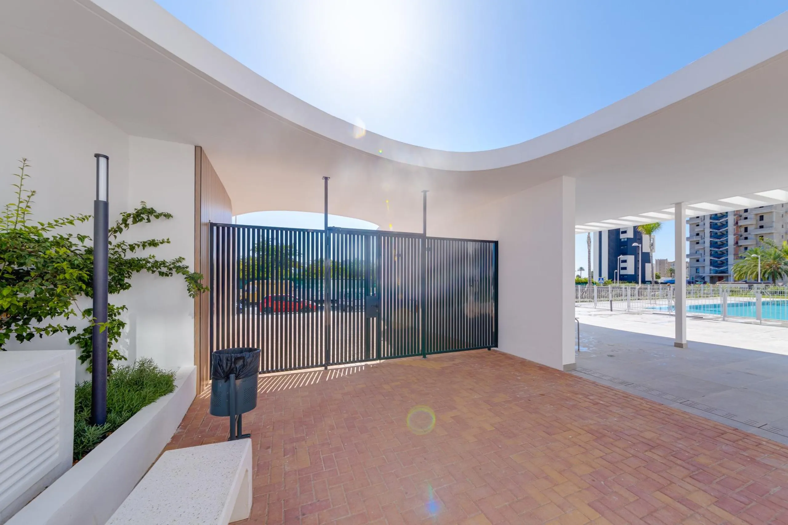 SPECTACULAR NEW LARGE APARTMENT WITH SEA AND MOUNTAIN VIEWS IN CALPE