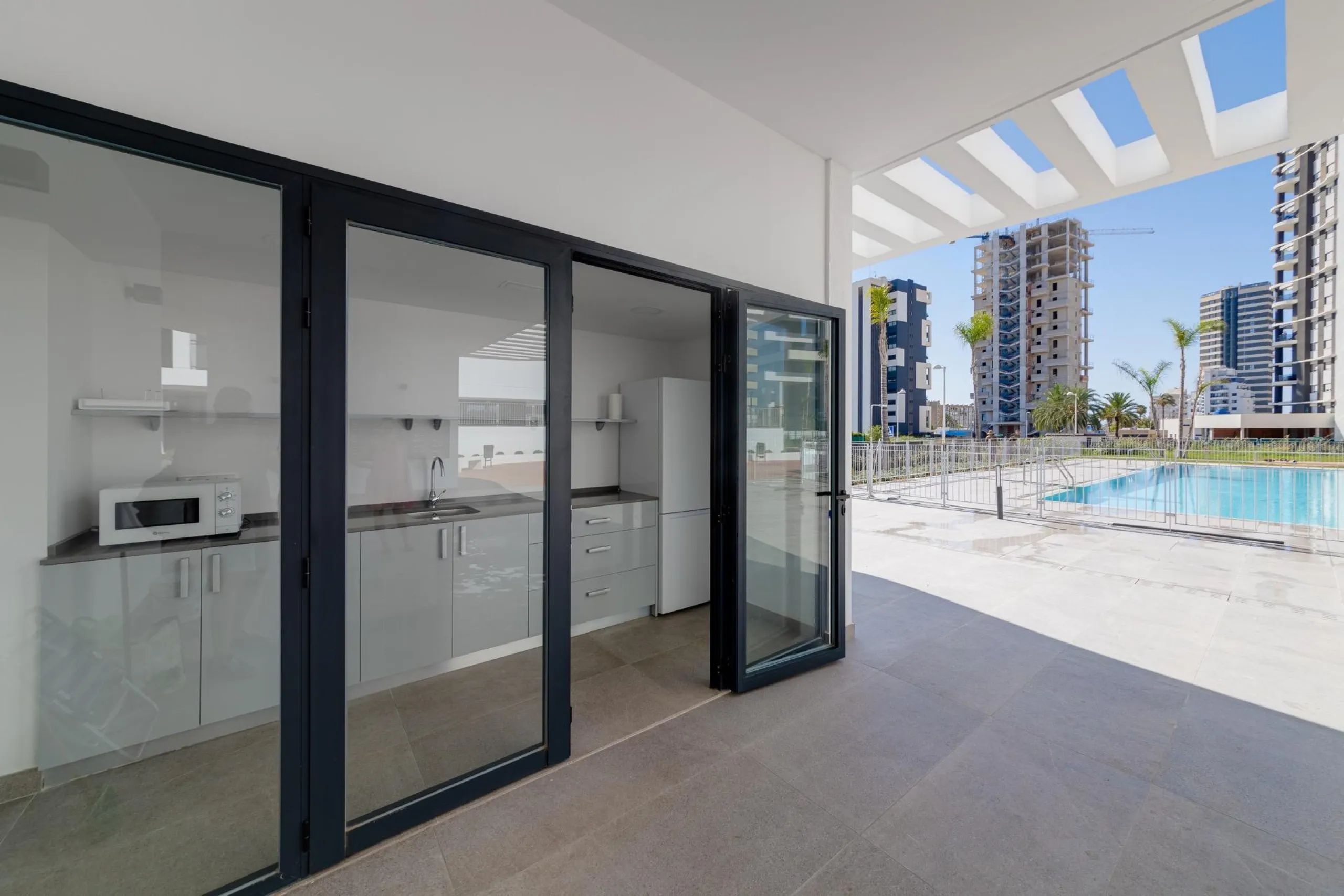 SPECTACULAR NEW LARGE APARTMENT WITH SEA AND MOUNTAIN VIEWS IN CALPE