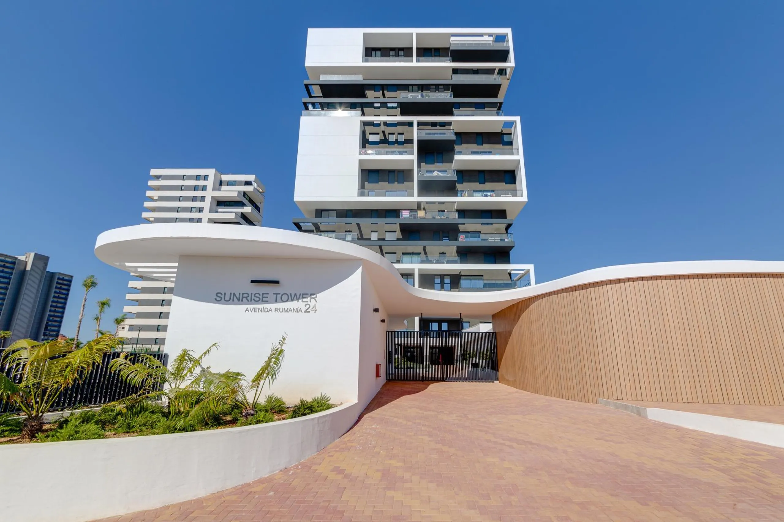 SPECTACULAR NEW LARGE APARTMENT WITH SEA AND MOUNTAIN VIEWS IN CALPE