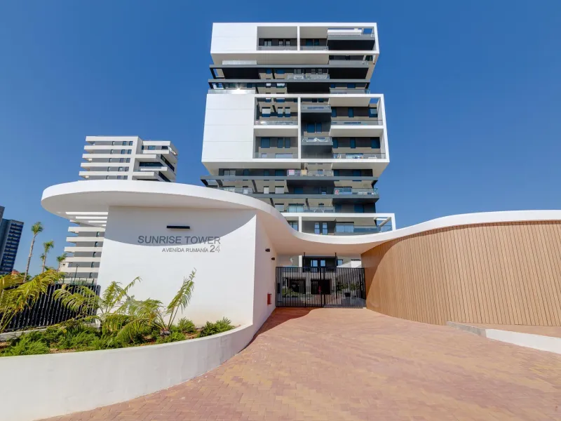 SPECTACULAR NEW LARGE APARTMENT WITH SEA AND MOUNTAIN VIEWS IN CALPE