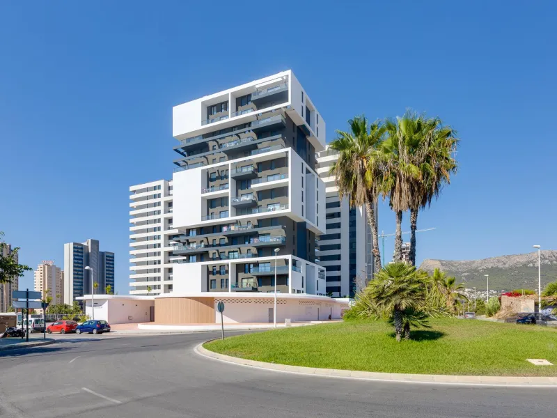 SPECTACULAR NEW LARGE APARTMENT WITH SEA AND MOUNTAIN VIEWS IN CALPE