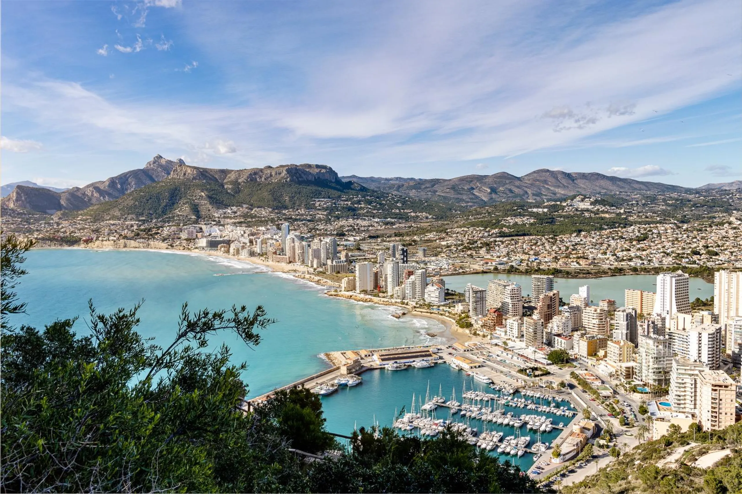 SPECTACULAR NEW LARGE APARTMENT WITH SEA AND MOUNTAIN VIEWS IN CALPE