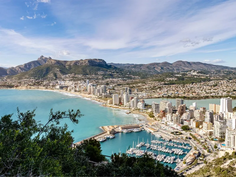 SPECTACULAR NEW LARGE APARTMENT WITH SEA AND MOUNTAIN VIEWS IN CALPE