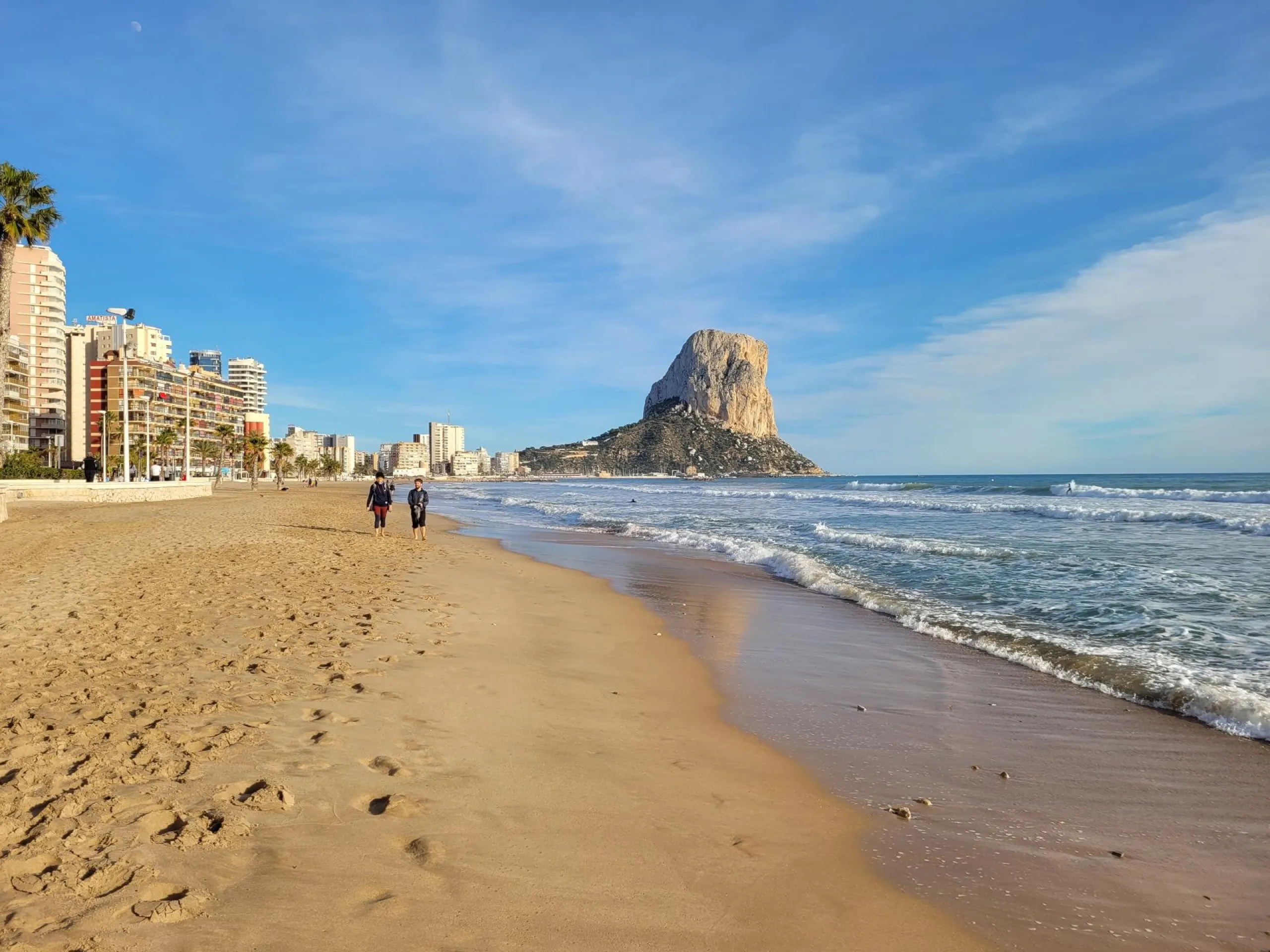 SPECTACULAR NEW LARGE APARTMENT WITH SEA AND MOUNTAIN VIEWS IN CALPE