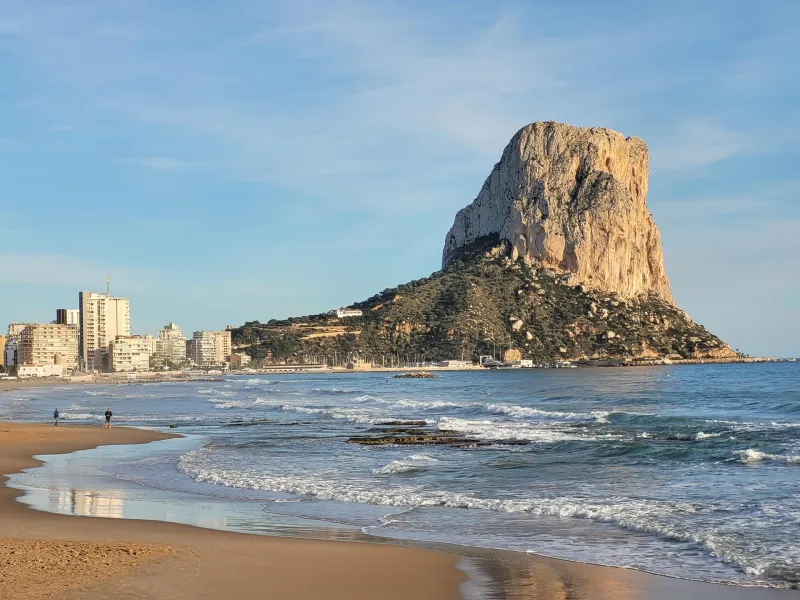 SPECTACULAR NEW LARGE APARTMENT WITH SEA AND MOUNTAIN VIEWS IN CALPE