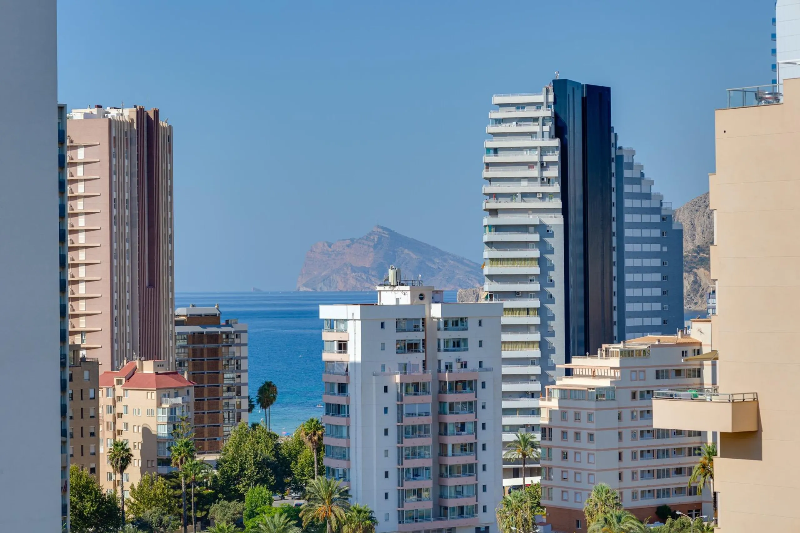 SPECTACULAR NEW LARGE APARTMENT WITH SEA AND MOUNTAIN VIEWS IN CALPE