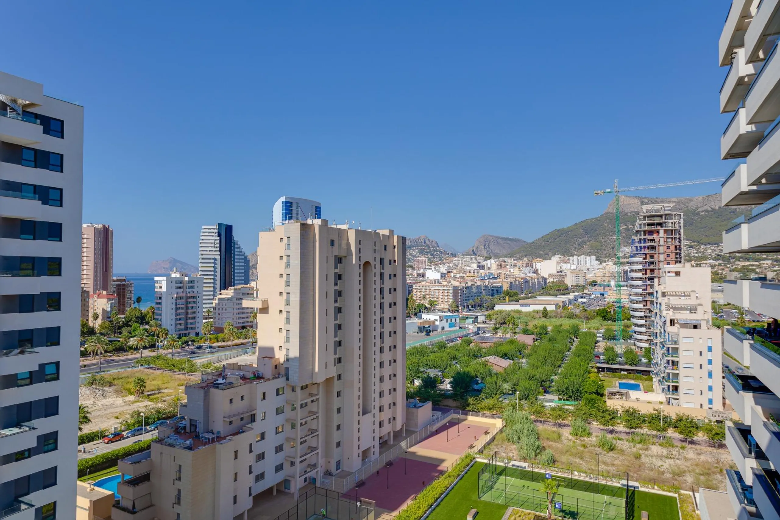 SPECTACULAR NEW LARGE APARTMENT WITH SEA AND MOUNTAIN VIEWS IN CALPE