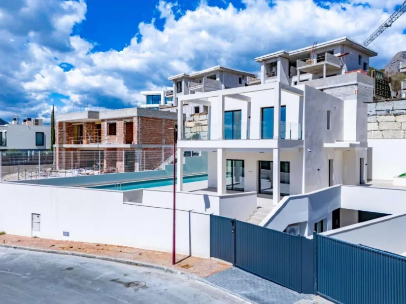✨ Newly built completed villa in Golf Bahía — Luxury, space and energy efficiency