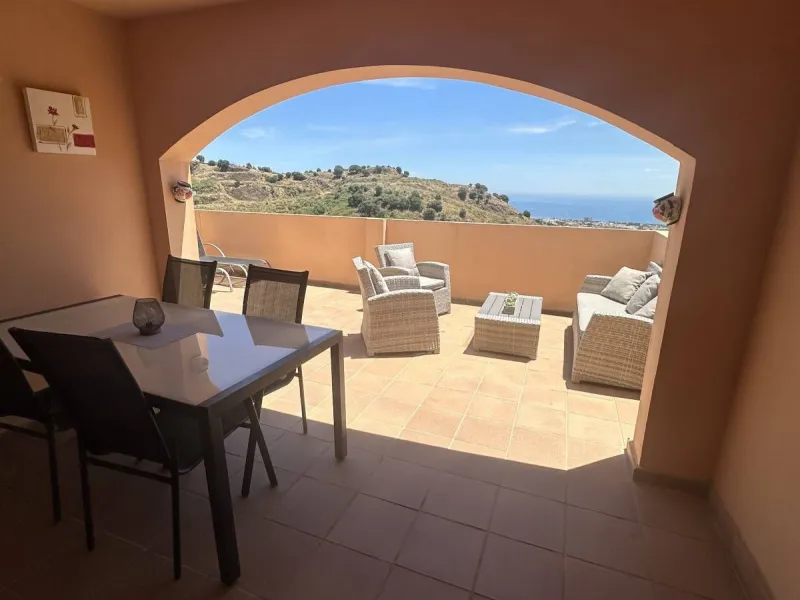 Atemberaubende 2-Zimmer-Wohnung mit Meerblick, privatem Tiefgaragenstellplatz und Abstellraum – Bellavista Hills 2, Calahonda – 349.000 €