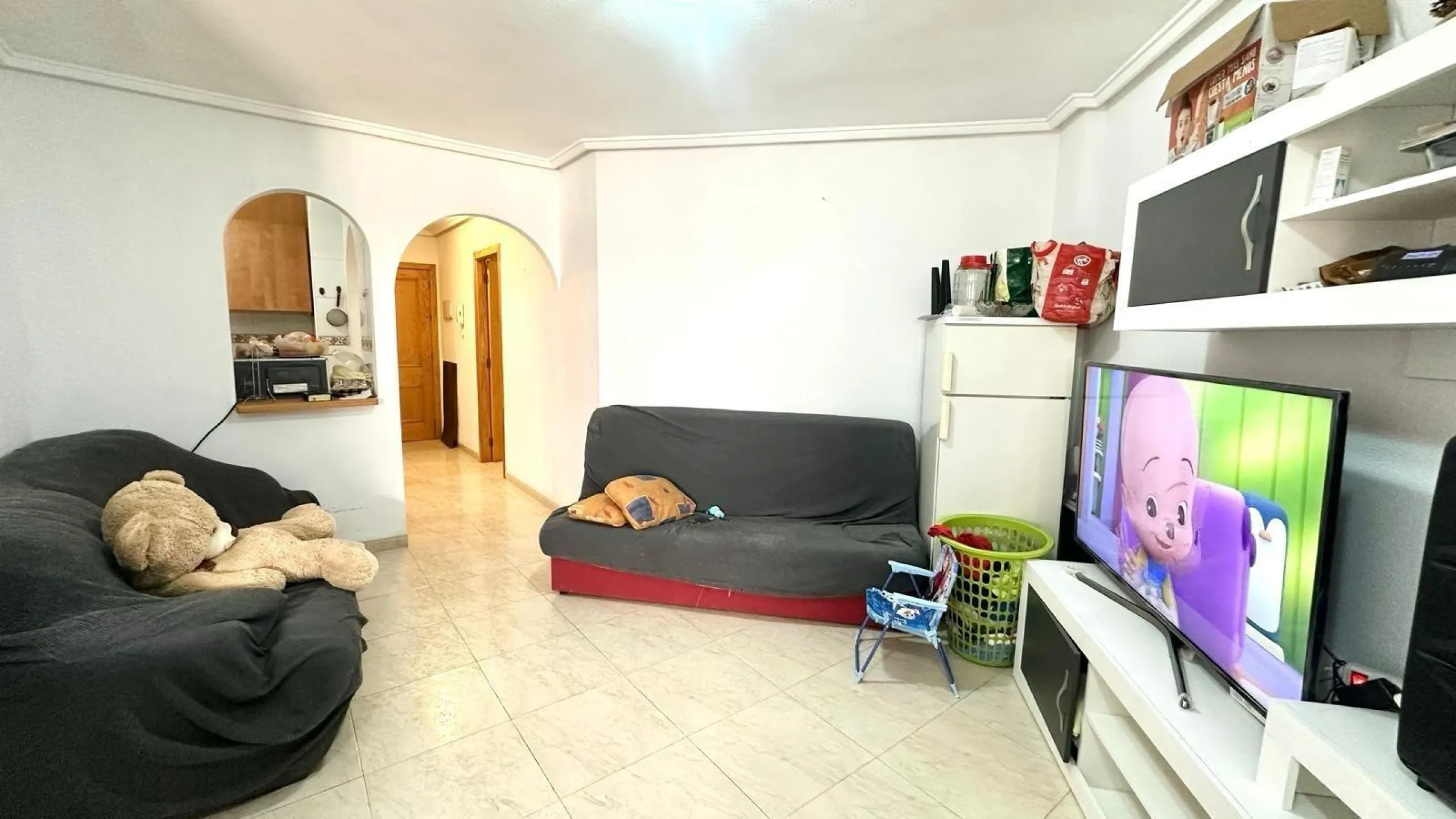 APATRAMENTO EN EL CENTRO DE TORREVIEJA CON PISCINA Y GARAJE INCLUIDO. 2 DORM. 1 BAÑO. PLAYA A 700 METROS.