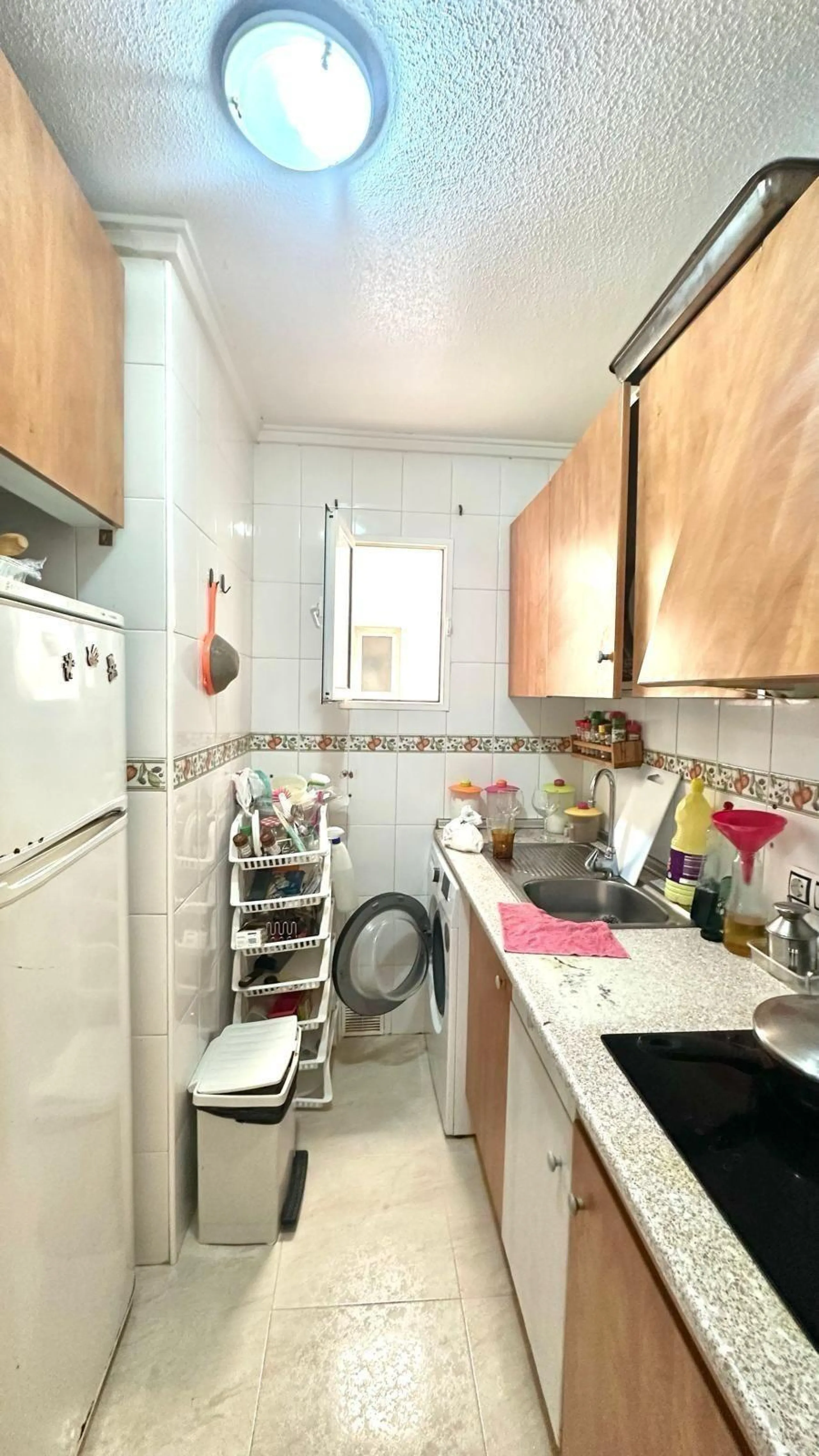 APATRAMENTO EN EL CENTRO DE TORREVIEJA CON PISCINA Y GARAJE INCLUIDO. 2 DORM. 1 BAÑO. PLAYA A 700 METROS.