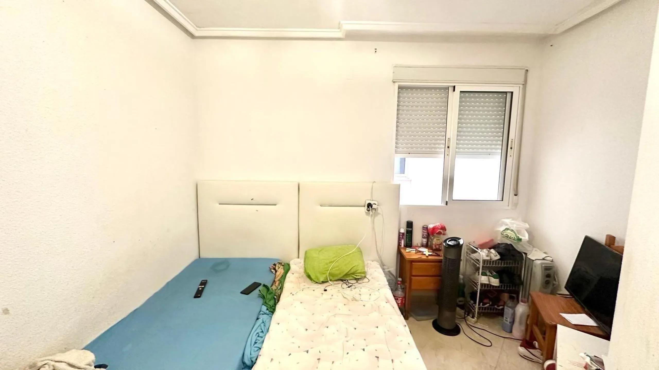 APATRAMENTO EN EL CENTRO DE TORREVIEJA CON PISCINA Y GARAJE INCLUIDO. 2 DORM. 1 BAÑO. PLAYA A 700 METROS.