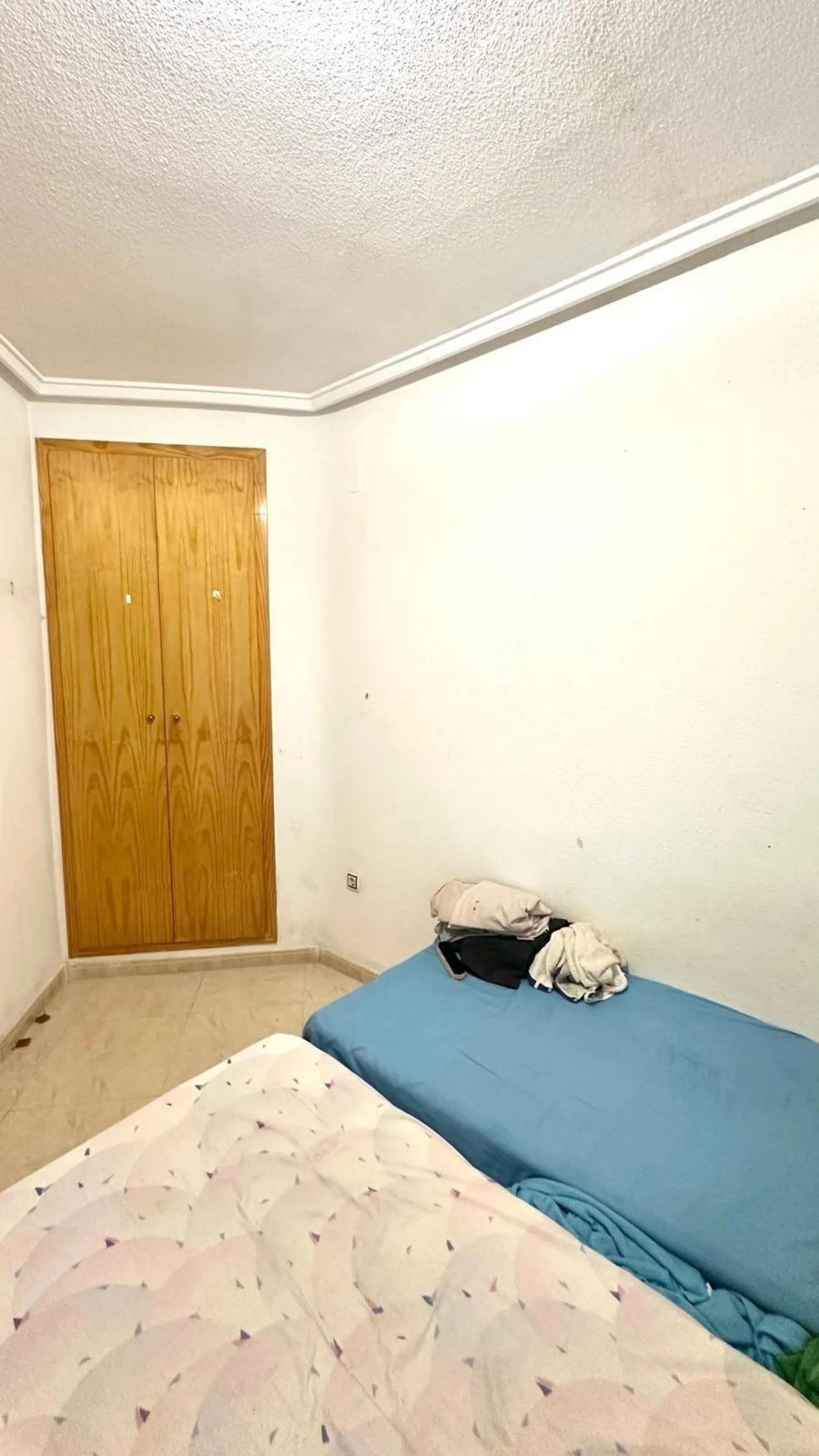 APATRAMENTO EN EL CENTRO DE TORREVIEJA CON PISCINA Y GARAJE INCLUIDO. 2 DORM. 1 BAÑO. PLAYA A 700 METROS.