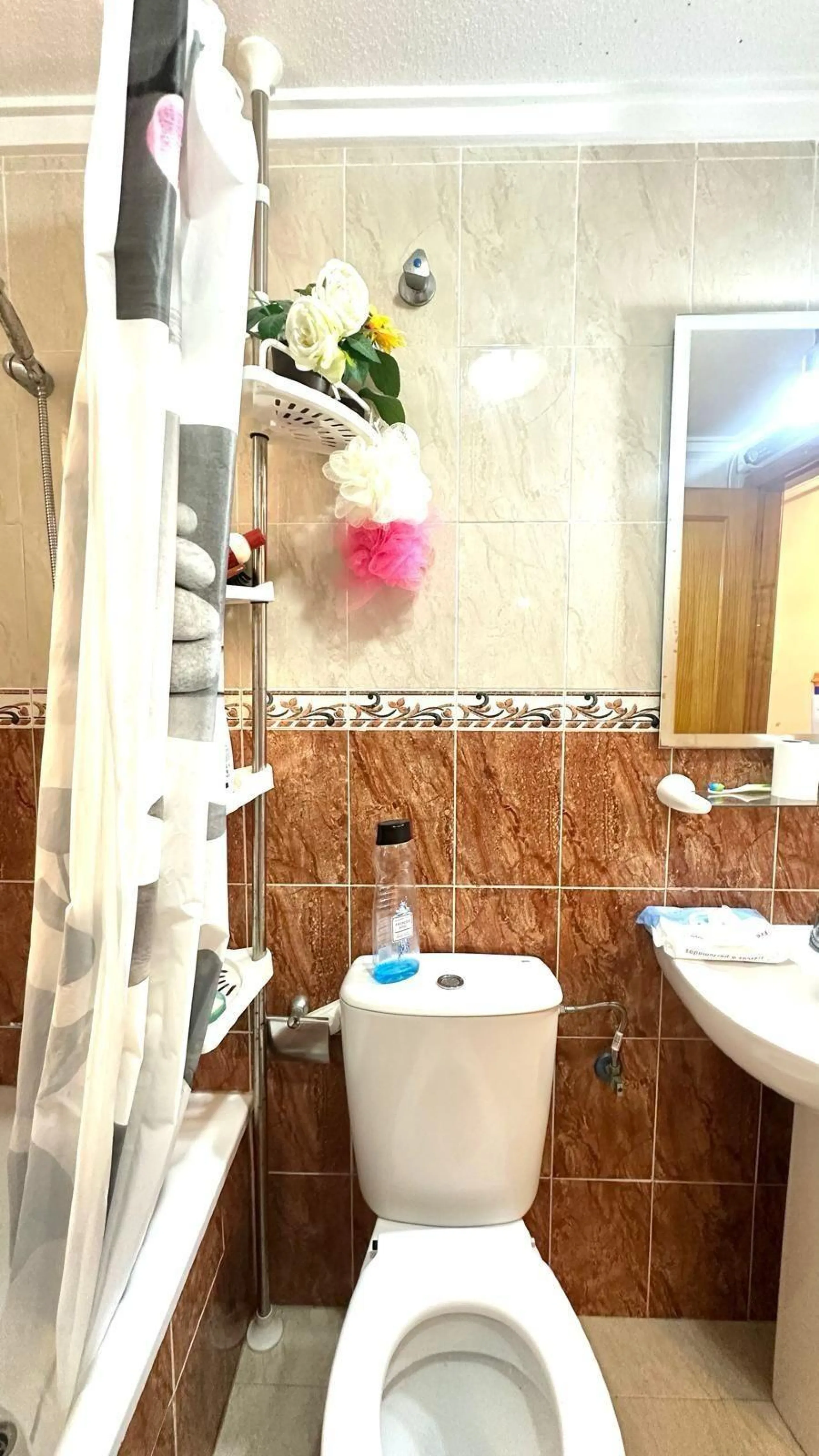 APATRAMENTO EN EL CENTRO DE TORREVIEJA CON PISCINA Y GARAJE INCLUIDO. 2 DORM. 1 BAÑO. PLAYA A 700 METROS.