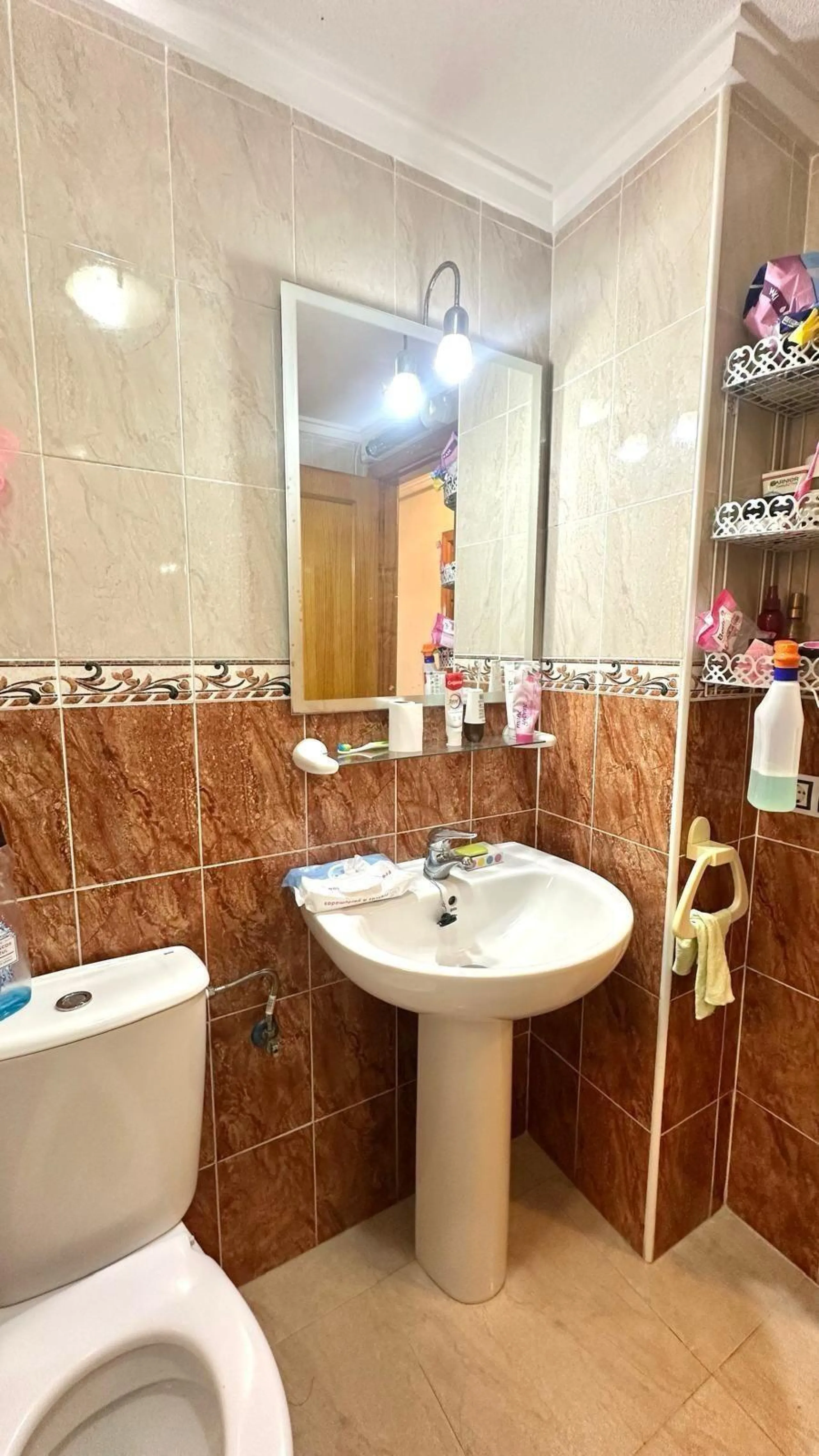 APATRAMENTO EN EL CENTRO DE TORREVIEJA CON PISCINA Y GARAJE INCLUIDO. 2 DORM. 1 BAÑO. PLAYA A 700 METROS.