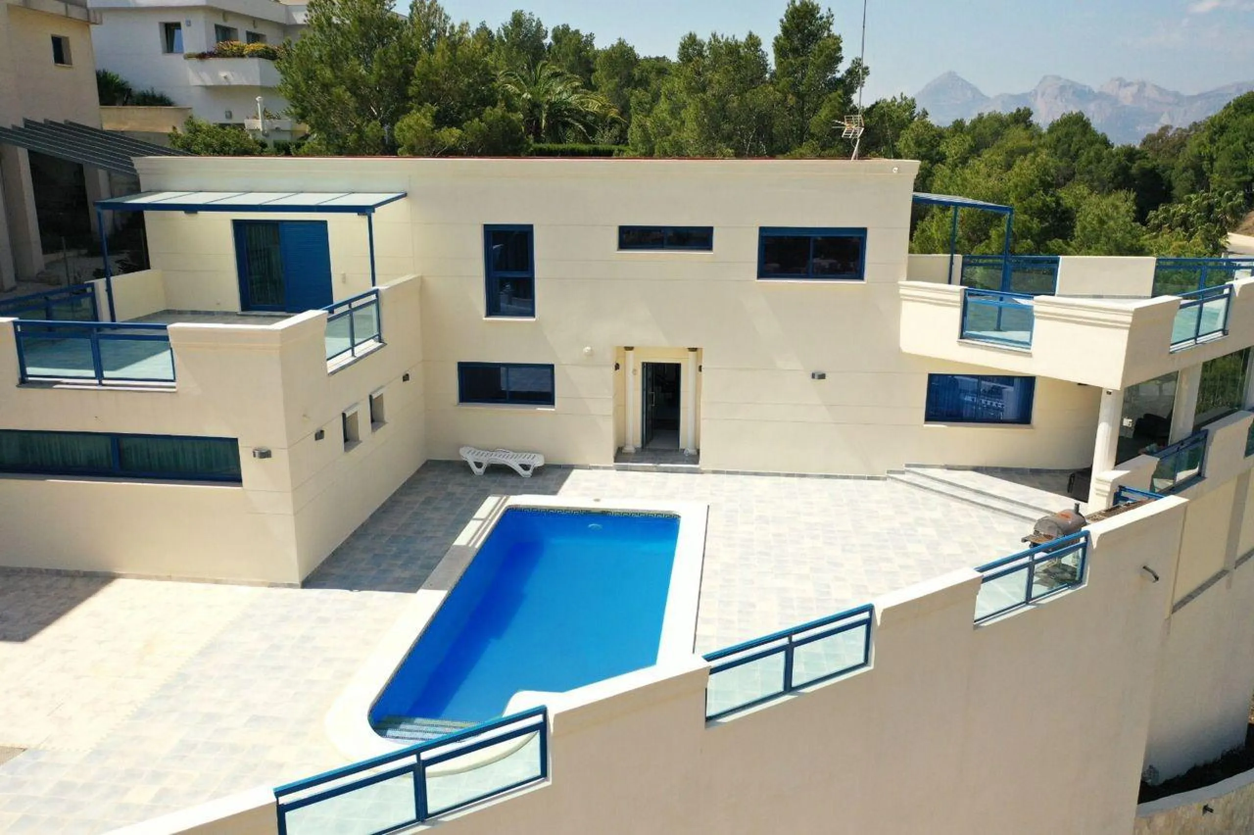 🏡 Vive en Altea Hills — uno de los lugares más prestigiosos y seguros de la Costa Blanca.