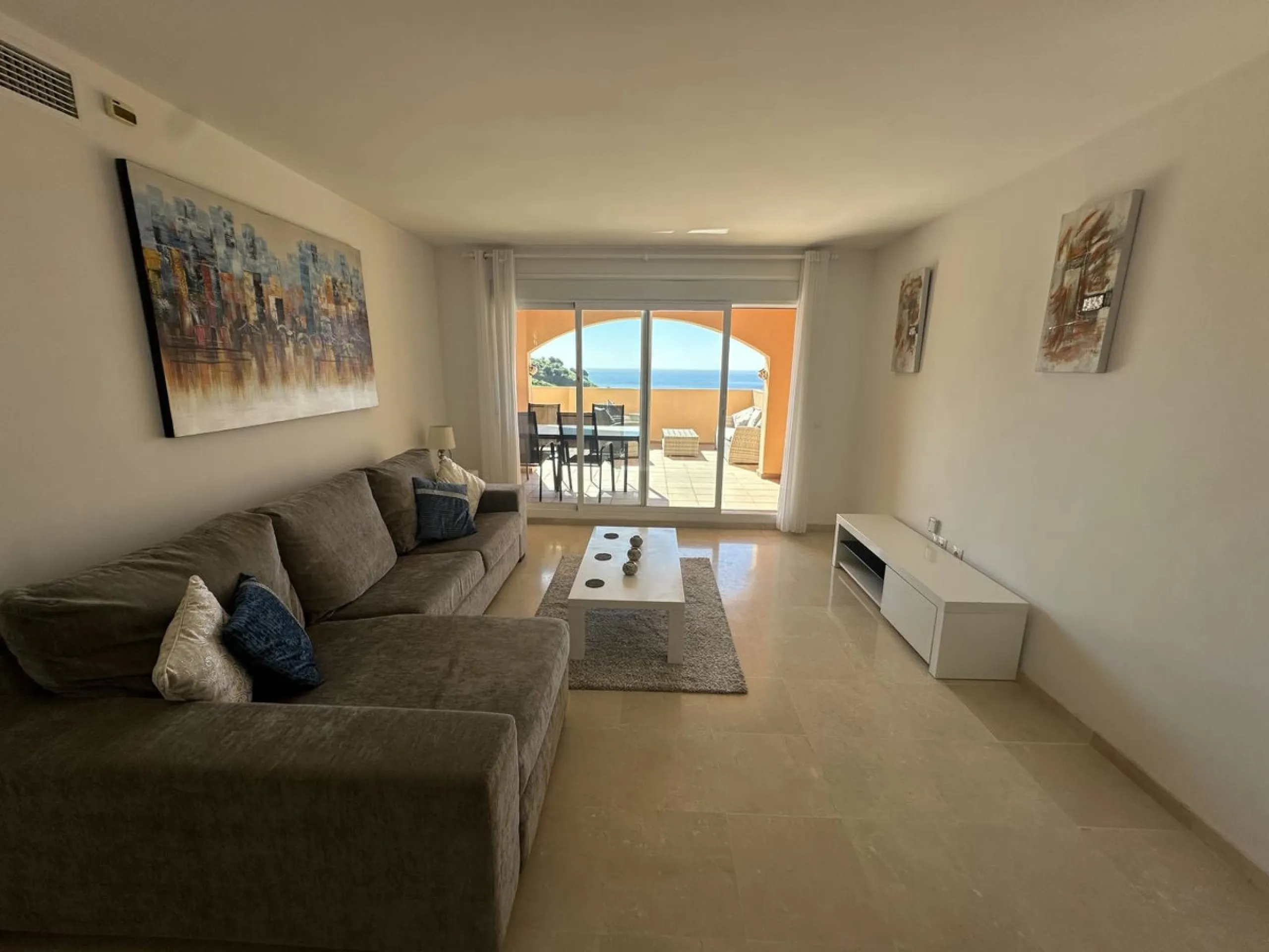 Atemberaubende 2-Zimmer-Wohnung mit Meerblick, privatem Tiefgaragenstellplatz und Abstellraum – Bellavista Hills 2, Calahonda – 349.000 €