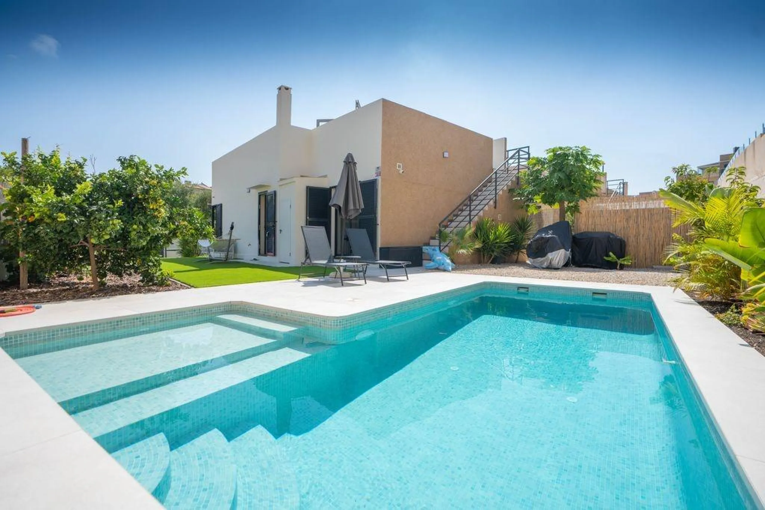 Villa Reformada en La Zenia, Orihuela Costa - Oportunidad Única
