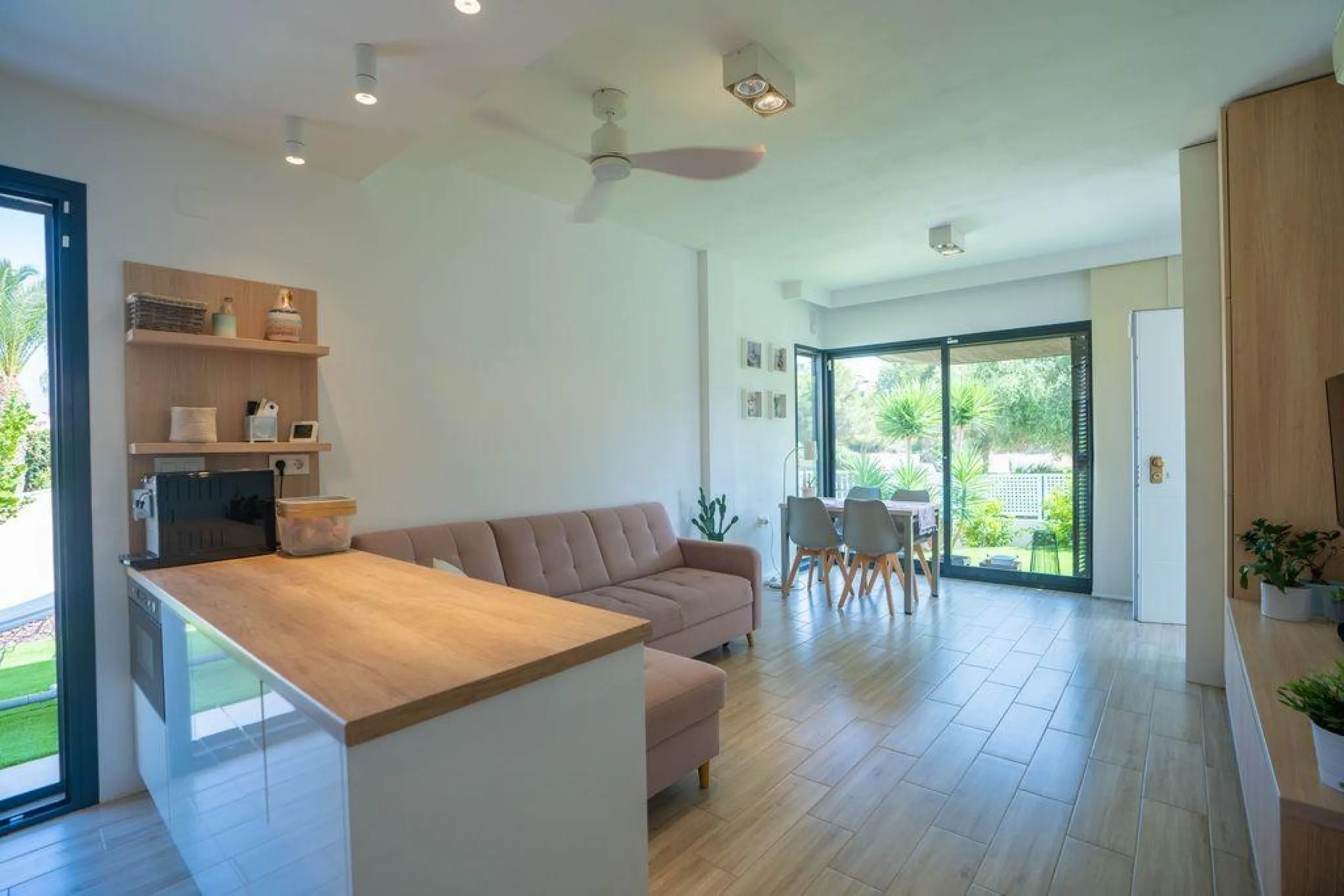 Villa Reformada en La Zenia, Orihuela Costa - Oportunidad Única