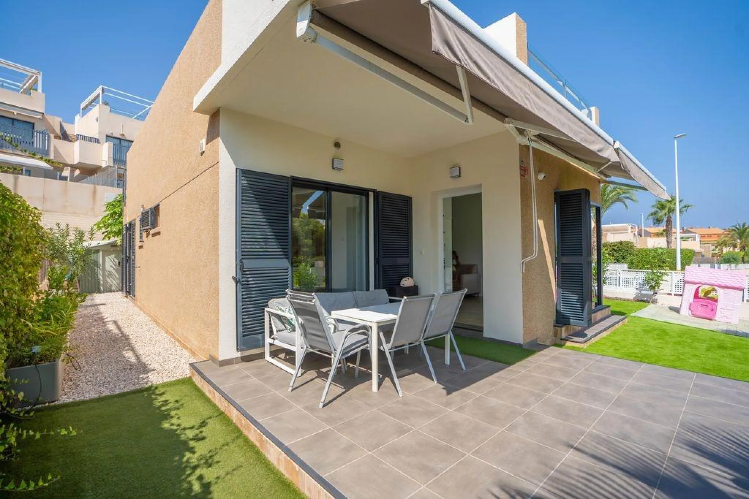 Villa Reformada en La Zenia, Orihuela Costa - Oportunidad Única