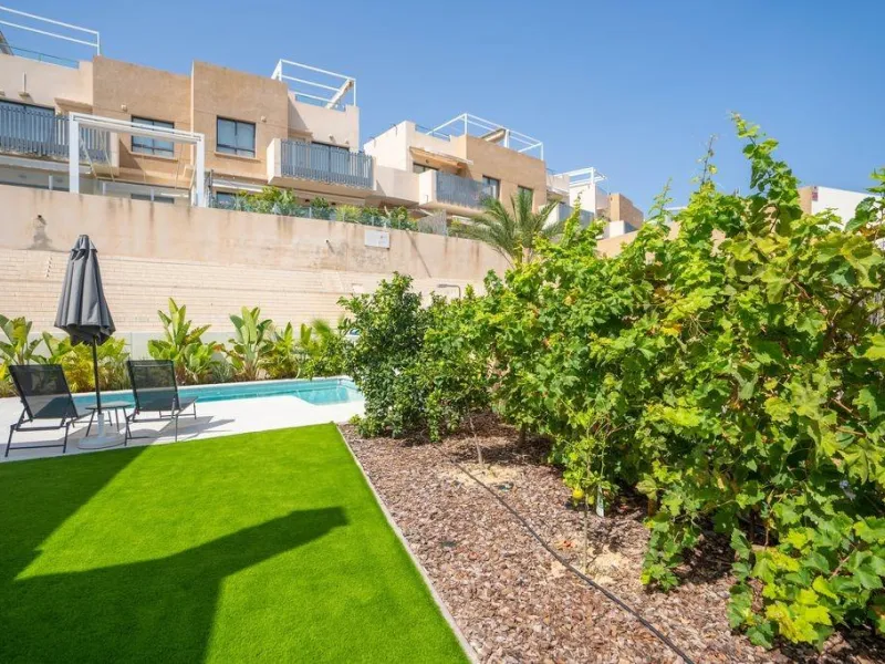 Villa Reformada en La Zenia, Orihuela Costa - Oportunidad Única
