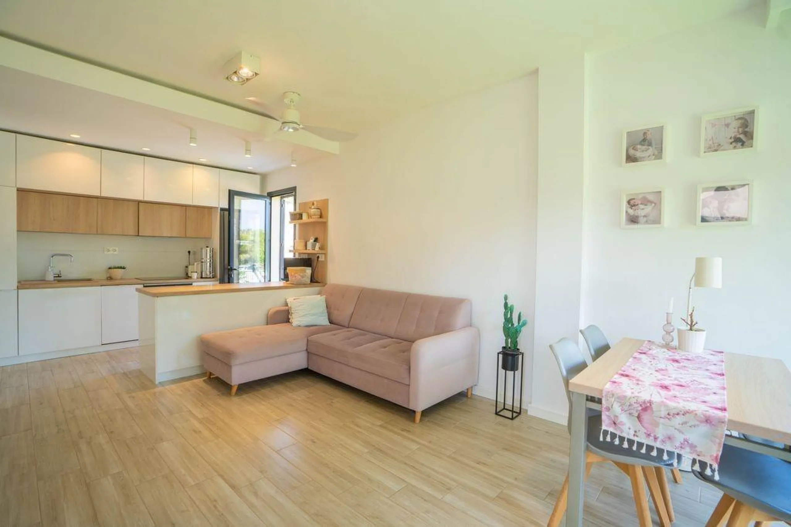 Villa Reformada en La Zenia, Orihuela Costa - Oportunidad Única