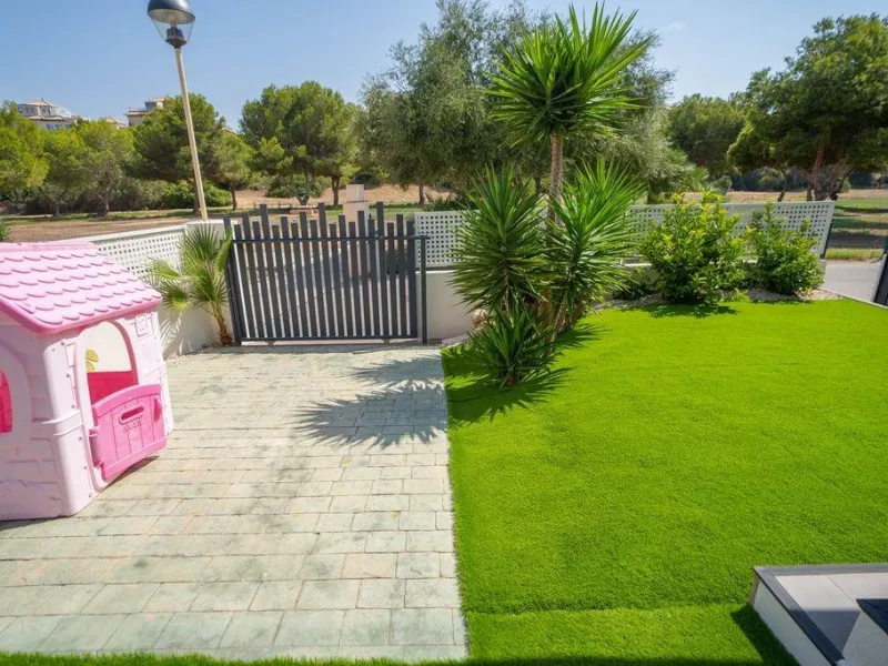 Villa Reformada en La Zenia, Orihuela Costa - Oportunidad Única