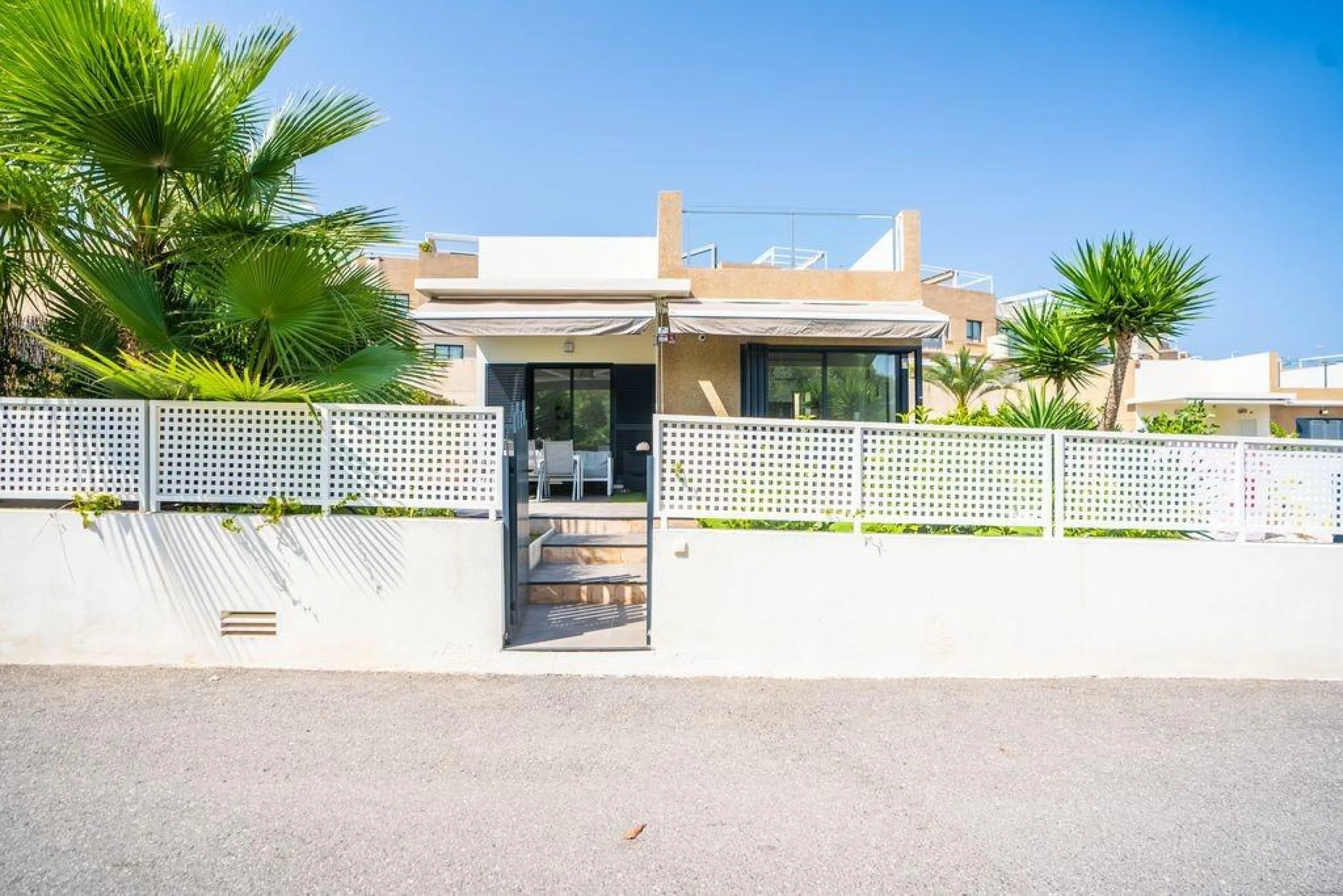 Villa Reformada en La Zenia, Orihuela Costa - Oportunidad Única