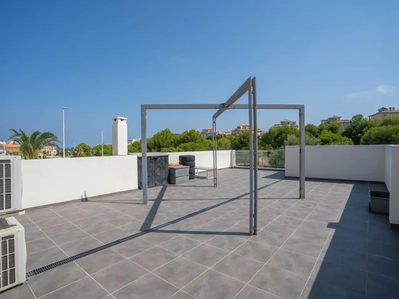 Villa Reformada en La Zenia, Orihuela Costa - Oportunidad Única