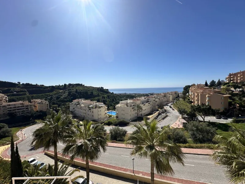 Atemberaubende 2-Zimmer-Wohnung mit Meerblick, privatem Tiefgaragenstellplatz und Abstellraum – Bellavista Hills 2, Calahonda – 349.000 €