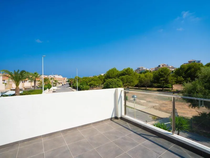 Villa Reformada en La Zenia, Orihuela Costa - Oportunidad Única