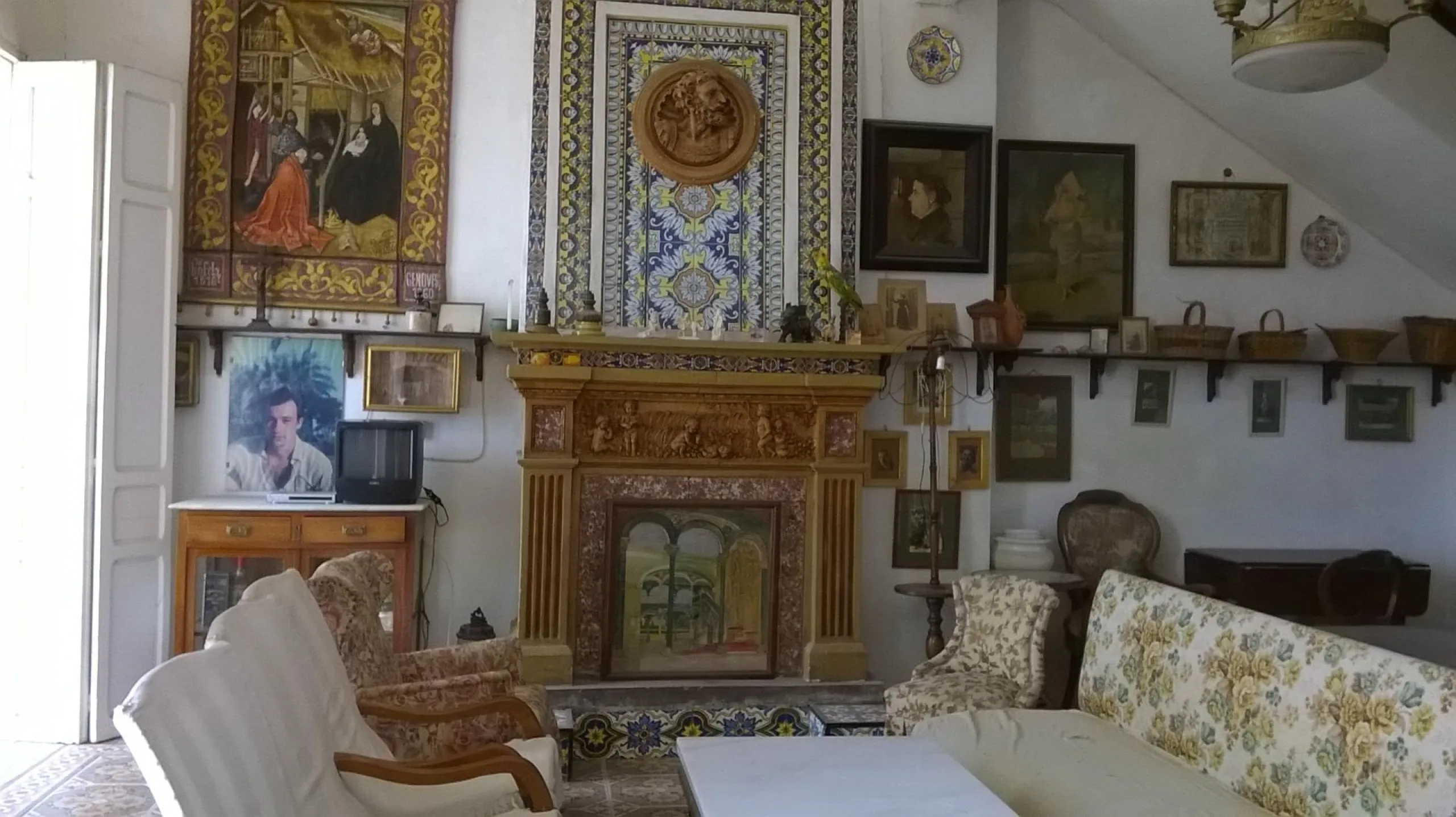 Traditional spanish rustic finca with extensive land & mountain views