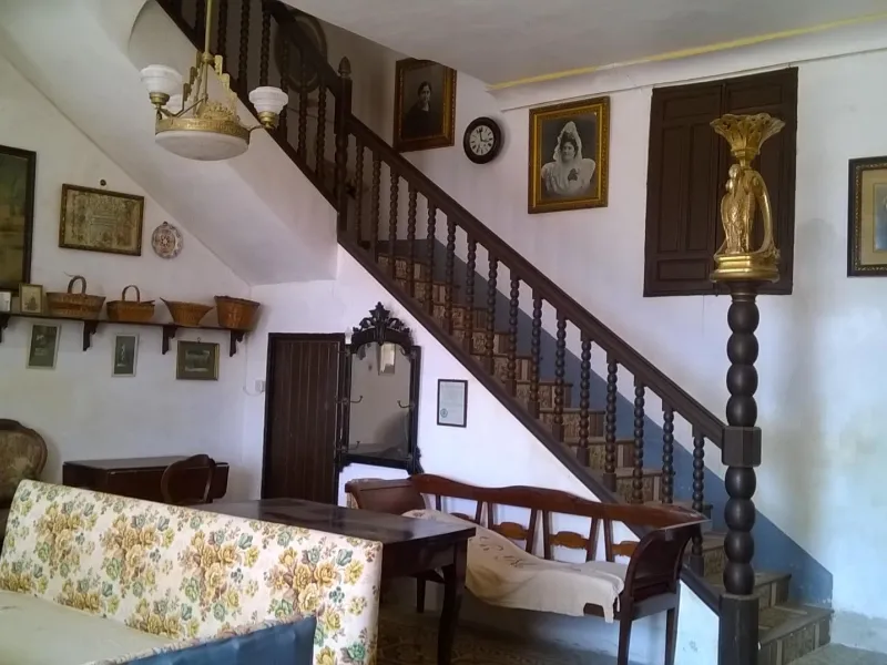 Traditional spanish rustic finca with extensive land & mountain views