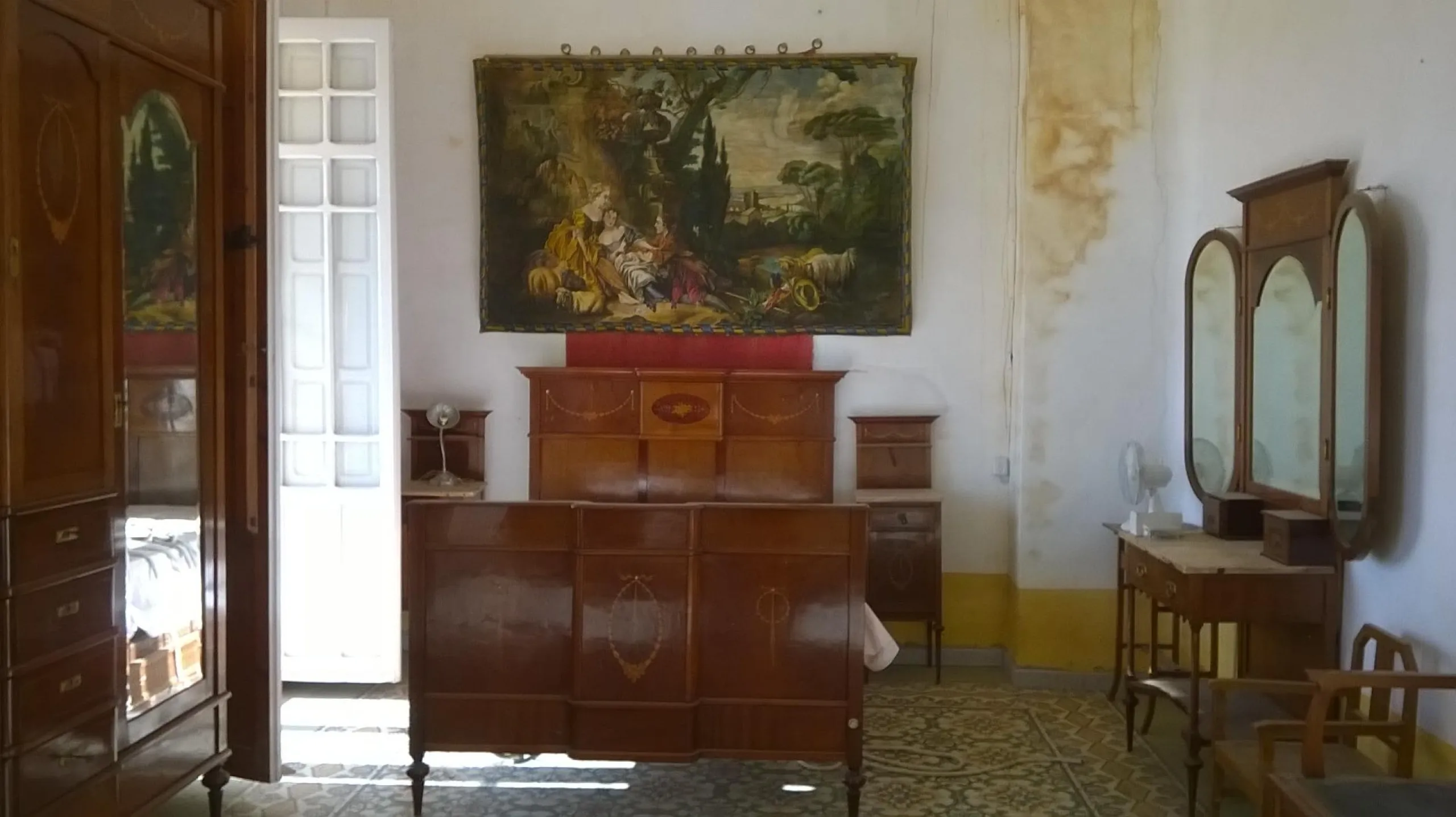 Traditional spanish rustic finca with extensive land & mountain views