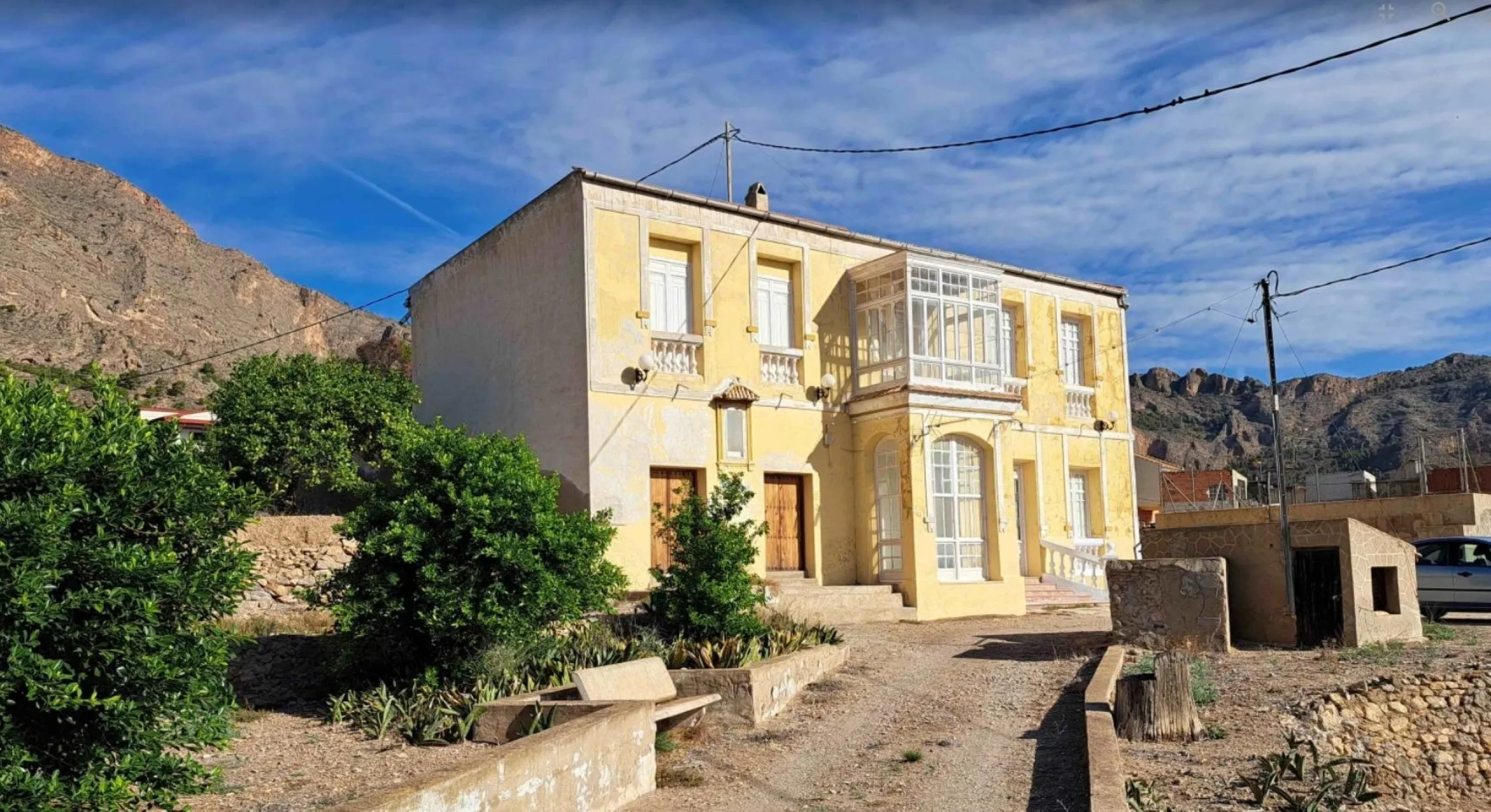 Traditional spanish rustic finca with extensive land & mountain views