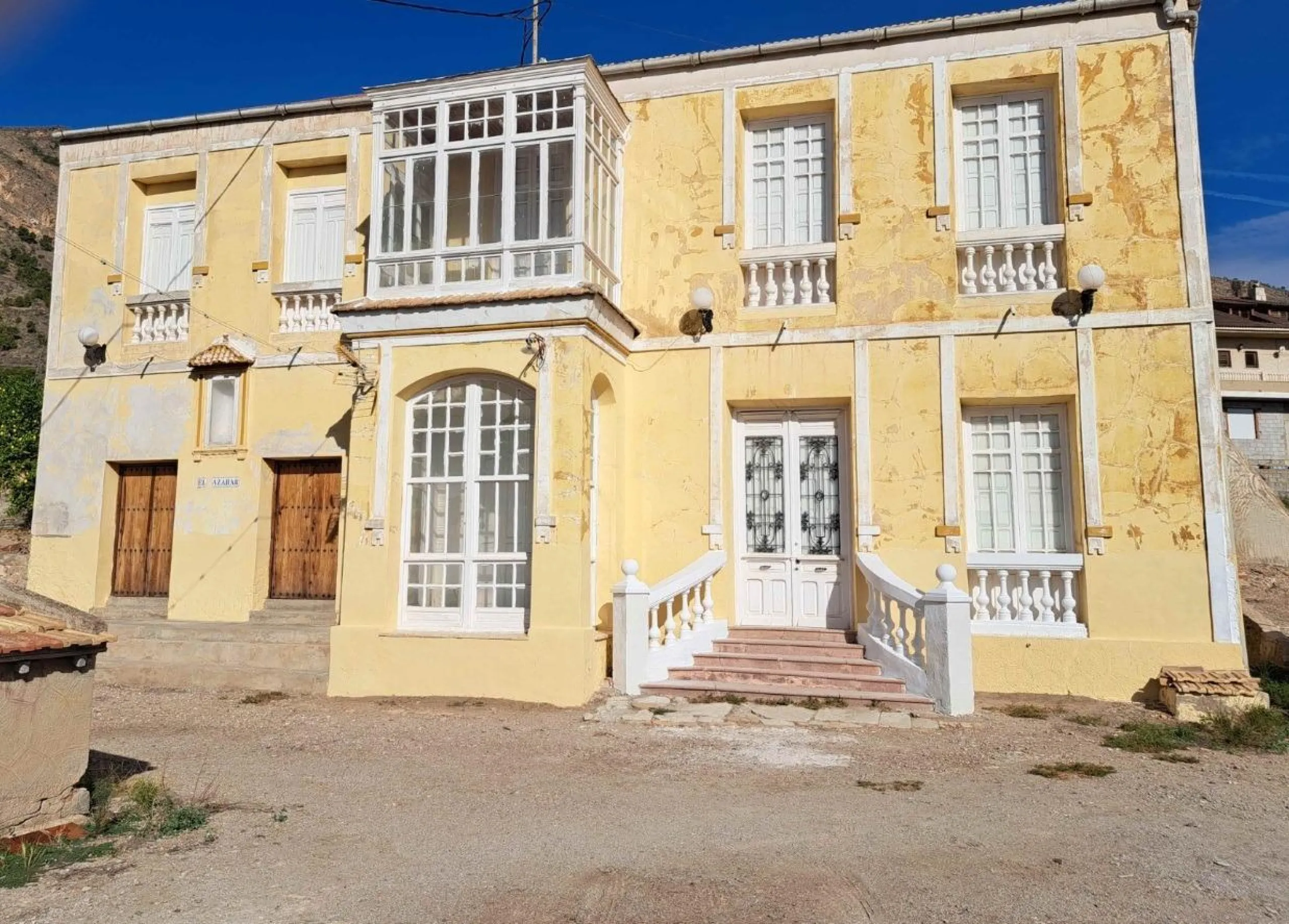 Traditional spanish rustic finca with extensive land & mountain views