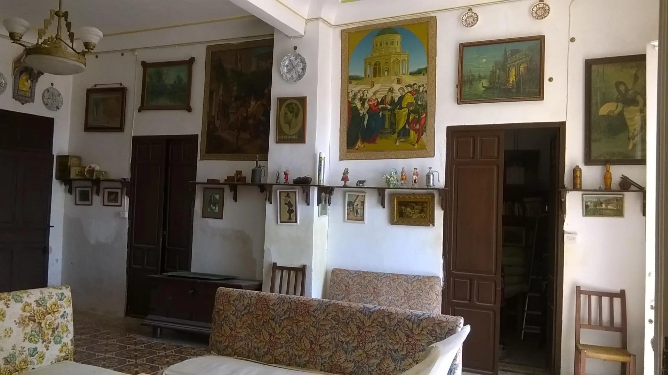 Traditional spanish rustic finca with extensive land & mountain views