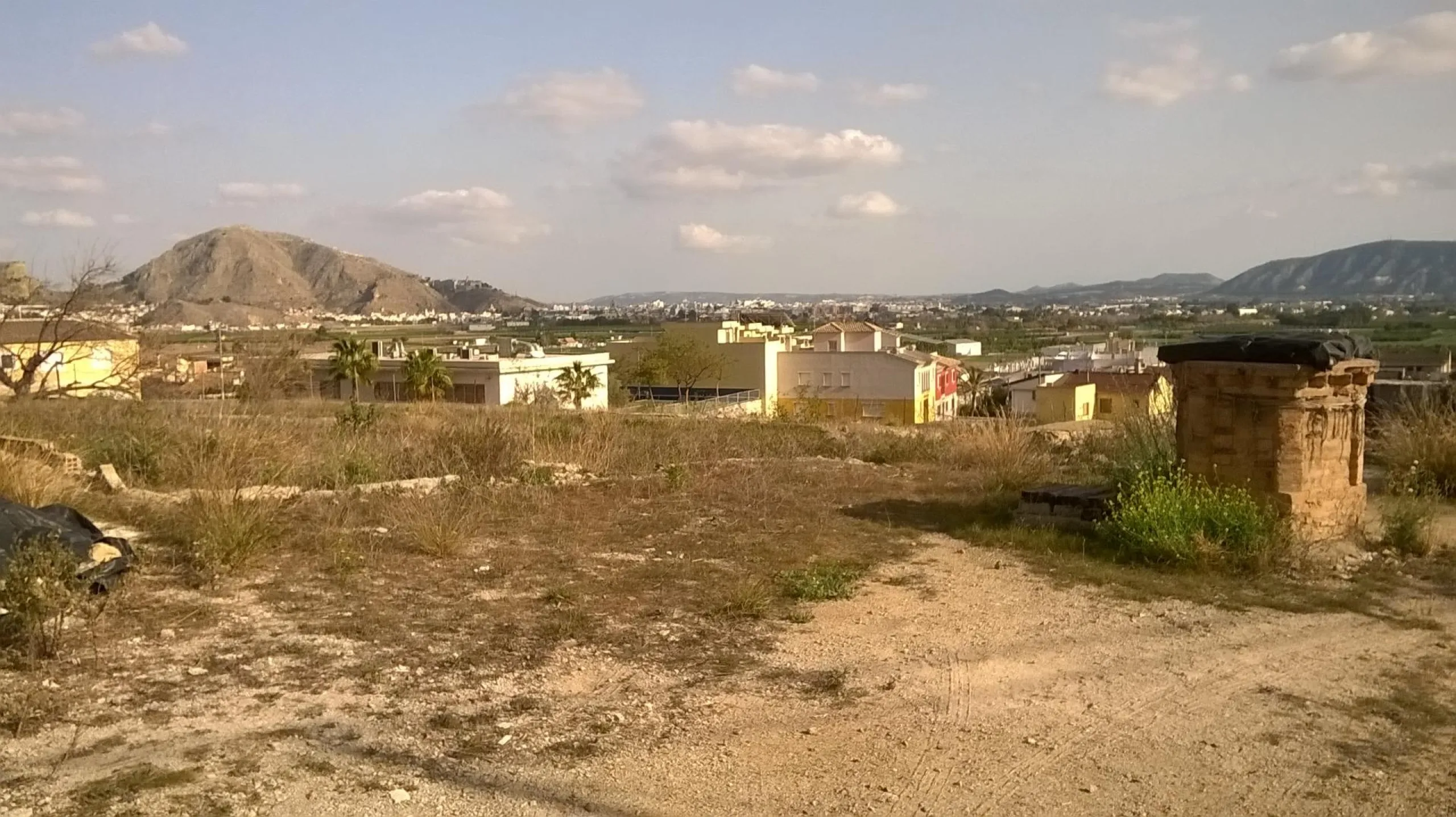 Traditional spanish rustic finca with extensive land & mountain views