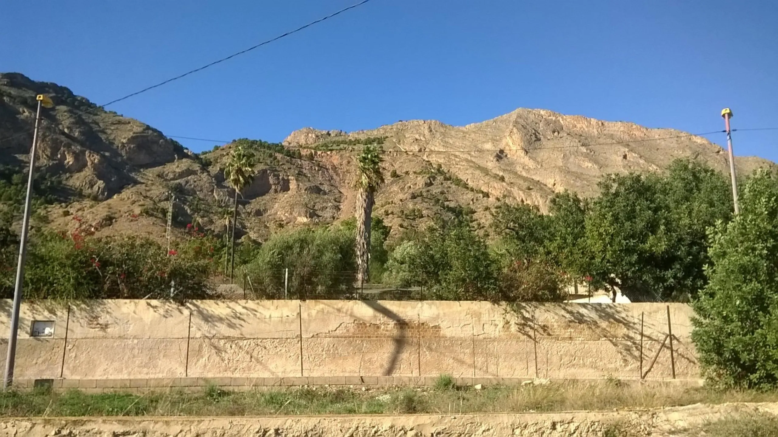 Traditional spanish rustic finca with extensive land & mountain views